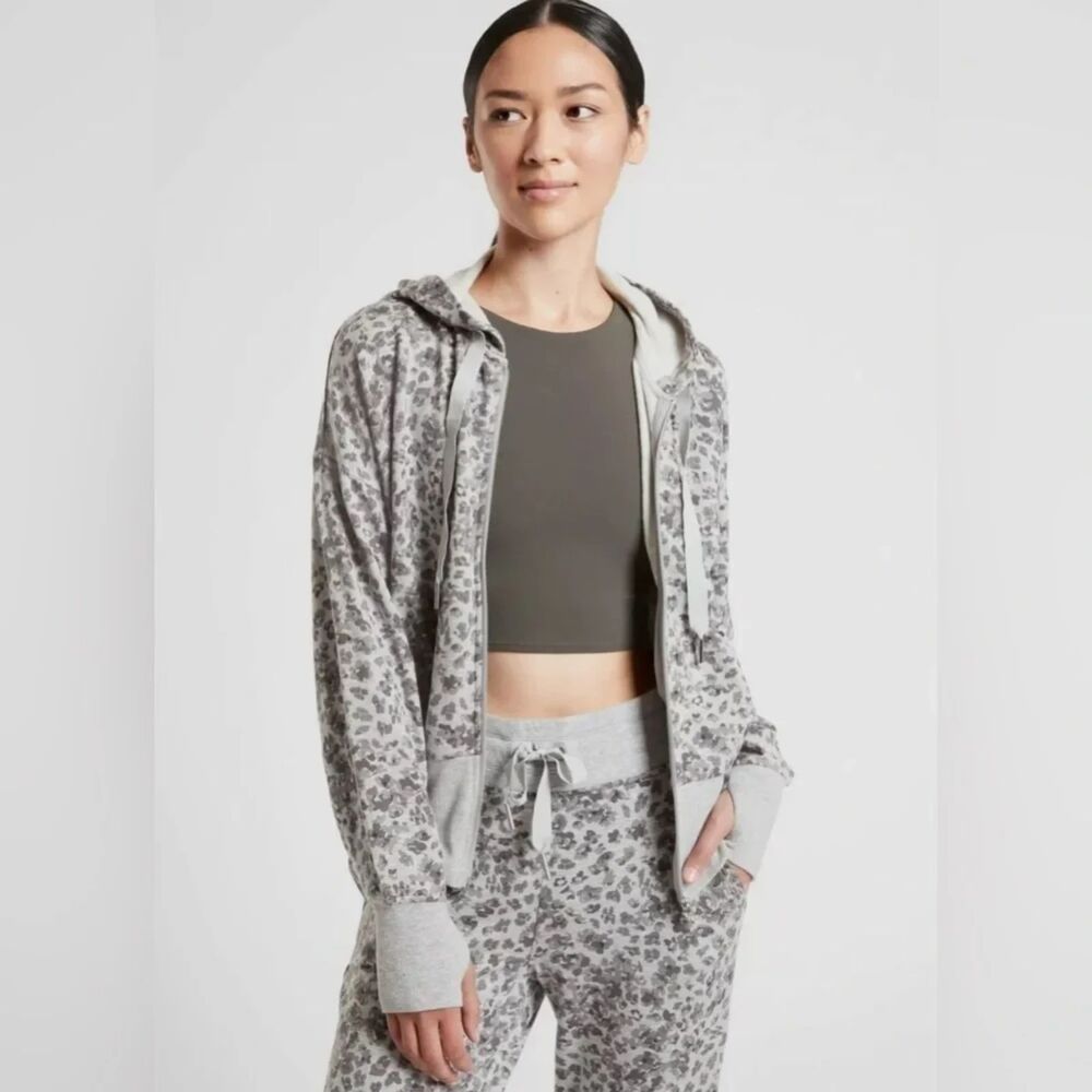 Athleta Balance Hoodie in Grey Leopard Print, Medium (D3)